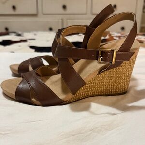 Life Stride Soft System Brown Wedge Strappy Sandals sz 10 WIDE